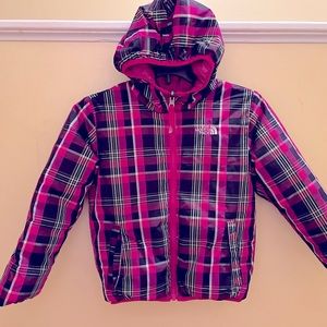 North Face, reversible fuchsia winter jacket for girls. Great condition!!